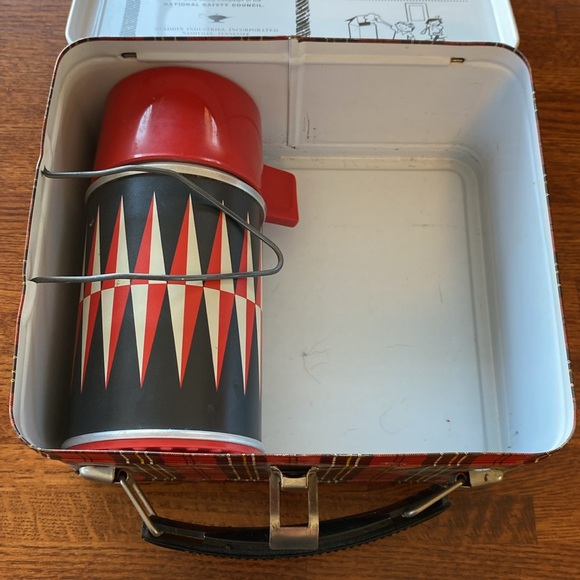 Vintage Plaid Lunch Box with Thermos - Picture 8 of 9